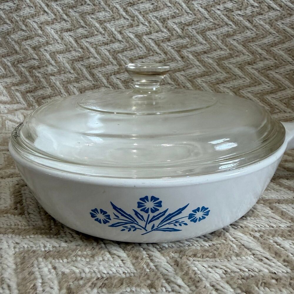 Vintage Corning Ware 6.5" Menuette Handled Skillet Cornflower Blue with Lid - Picture 2 of 12